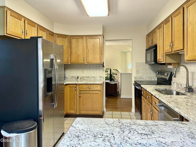 11 Petticoat Lane, Brunswick, NY 12180