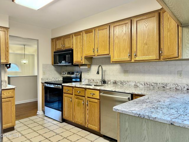 11 Petticoat Lane, Brunswick, NY 12180