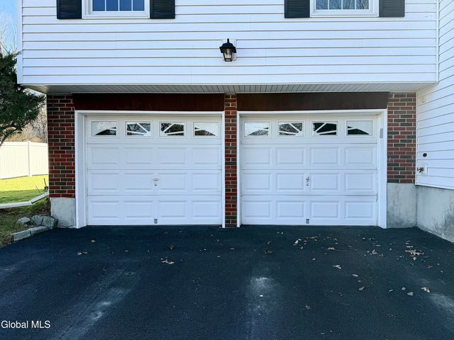 11 Petticoat Lane, Brunswick, NY 12180