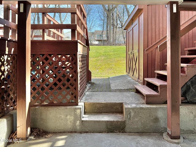11 Petticoat Lane, Brunswick, NY 12180