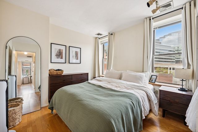 5 Grove St 9, Boston, MA 02114