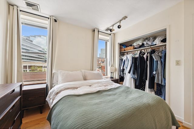 5 Grove St 9, Boston, MA 02114