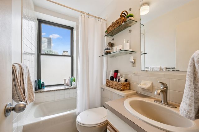 5 Grove St 9, Boston, MA 02114