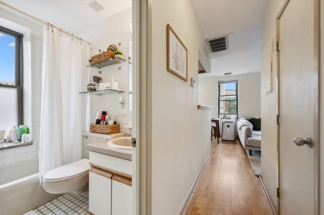 5 Grove St 9, Boston, MA 02114