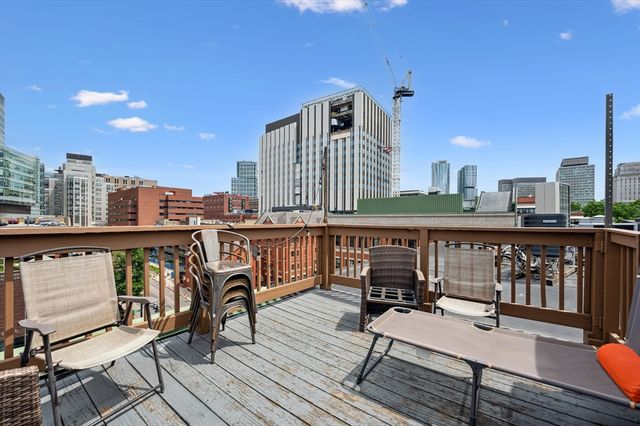 5 Grove St 9, Boston, MA 02114