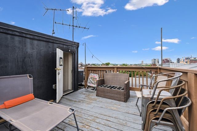 5 Grove St 9, Boston, MA 02114