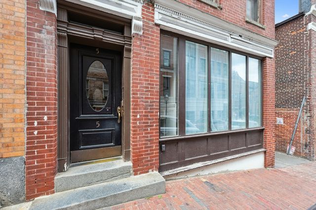 5 Grove St 9, Boston, MA 02114