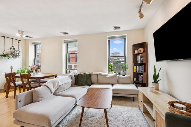 5 Grove St 9, Boston, MA 02114