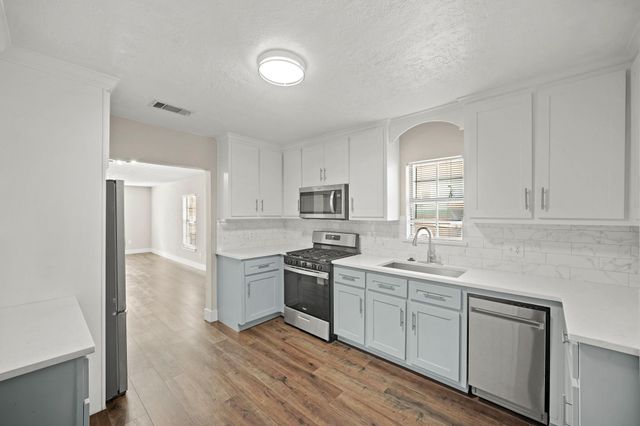 2501 Pease Street, Houston, TX 77023