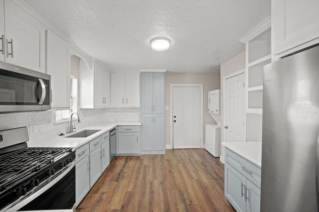 2501 Pease Street, Houston, TX 77023