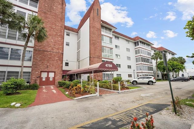 4750 NW 22nd Court 208, Lauderhill, FL 33313