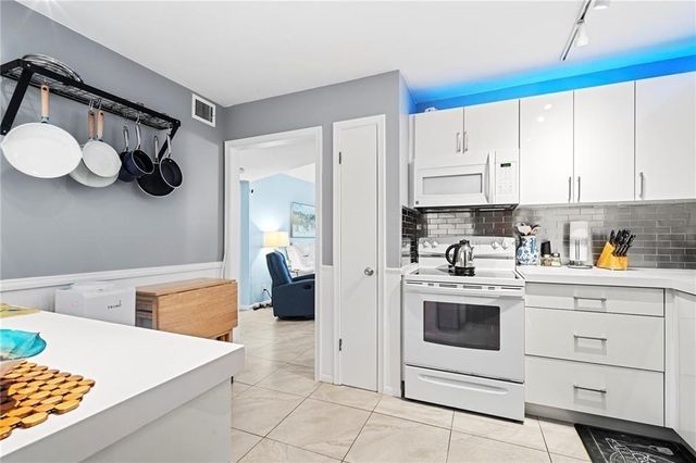 4750 NW 22nd Court 208, Lauderhill, FL 33313
