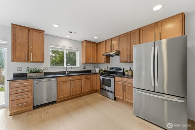 24823 SE 19th Street, Sammamish, WA 98075