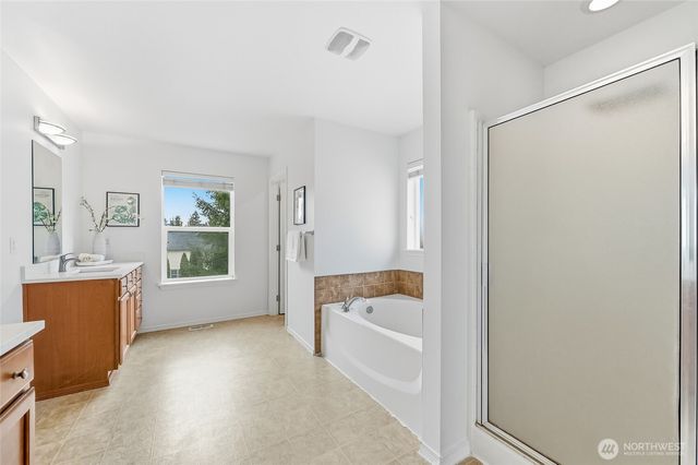 24823 SE 19th Street, Sammamish, WA 98075