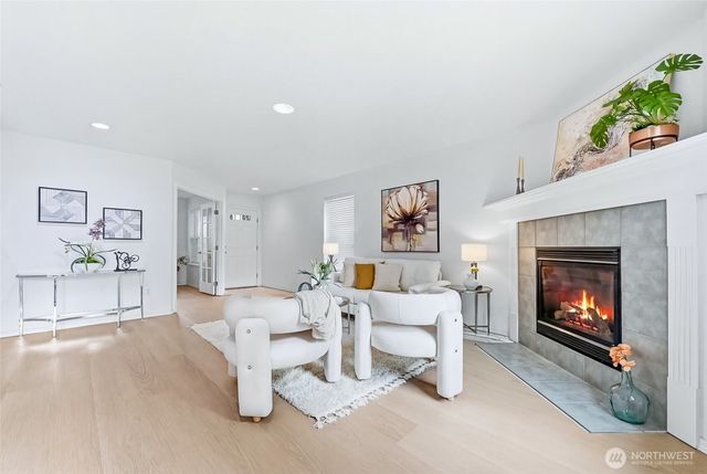 24823 SE 19th Street, Sammamish, WA 98075