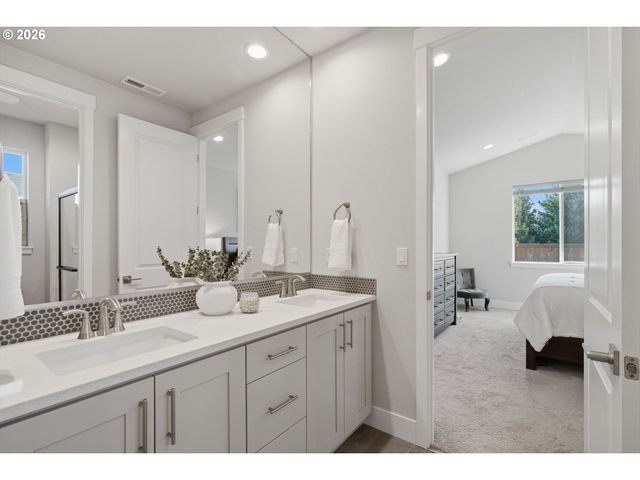8402 Ne 133RD Ave, Vancouver, WA 98682