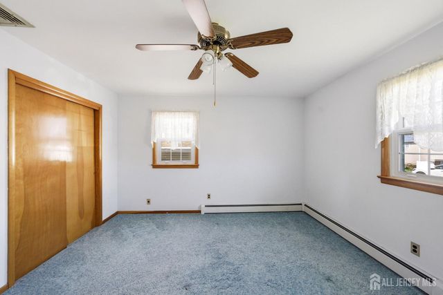 246 E Henry Place E, Iselin, NJ 08830