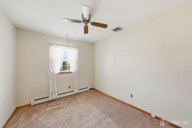 246 E Henry Place E, Iselin, NJ 08830