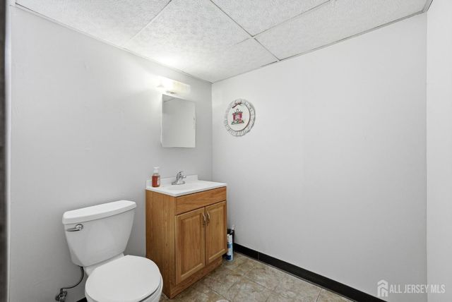 246 E Henry Place E, Iselin, NJ 08830