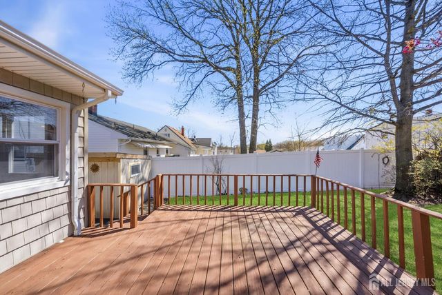 246 E Henry Place E, Iselin, NJ 08830