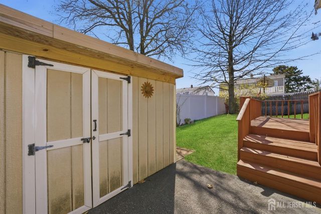 246 E Henry Place E, Iselin, NJ 08830