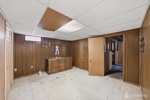 246 E Henry Place E, Iselin, NJ 08830