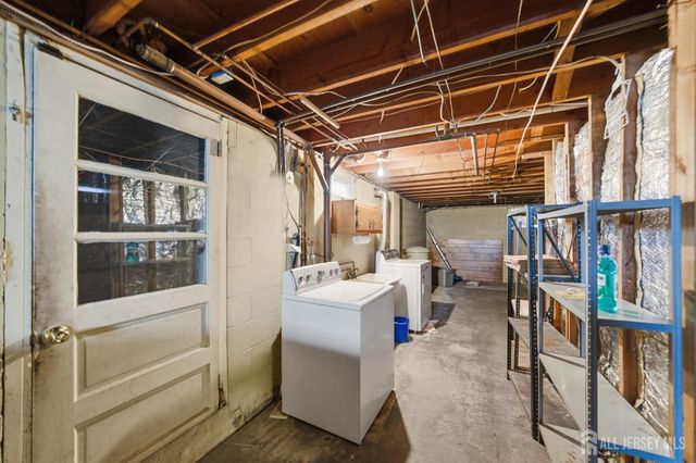 246 E Henry Place E, Iselin, NJ 08830