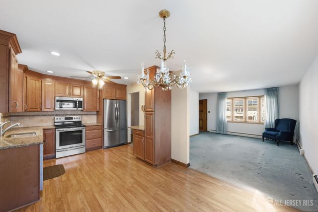 246 E Henry Place E, Iselin, NJ 08830