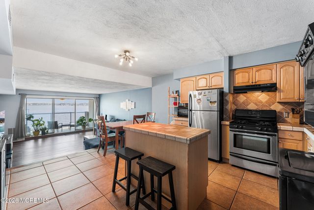 138 Bodman Place 11, Red Bank, NJ 07701