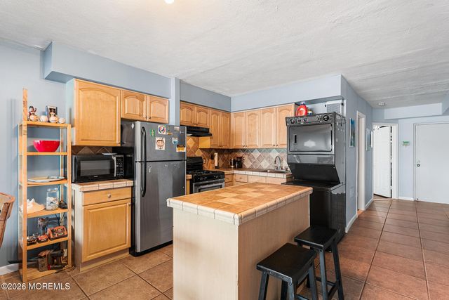 138 Bodman Place 11, Red Bank, NJ 07701