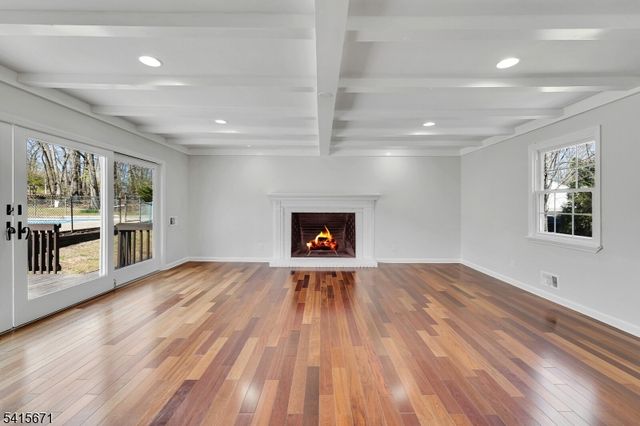 54 Robin Glen Rd, Watchung Boro, NJ 07069