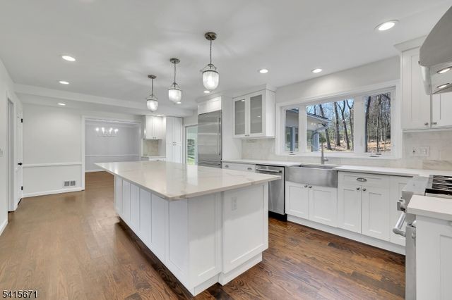 54 Robin Glen Rd, Watchung Boro, NJ 07069