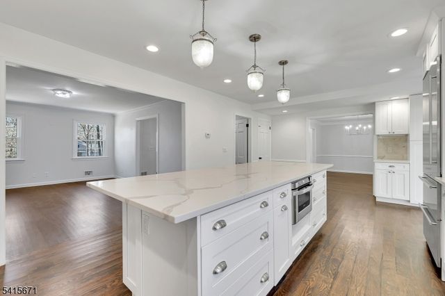 54 Robin Glen Rd, Watchung Boro, NJ 07069