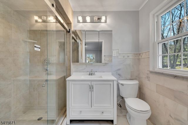 54 Robin Glen Rd, Watchung Boro, NJ 07069
