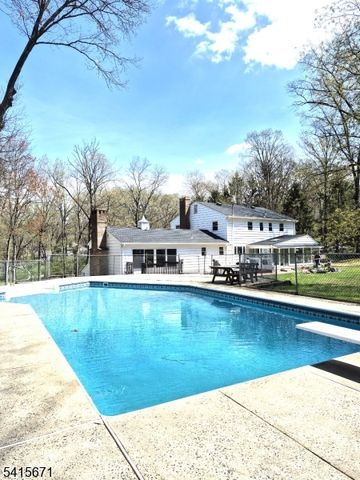 54 Robin Glen Rd, Watchung Boro, NJ 07069