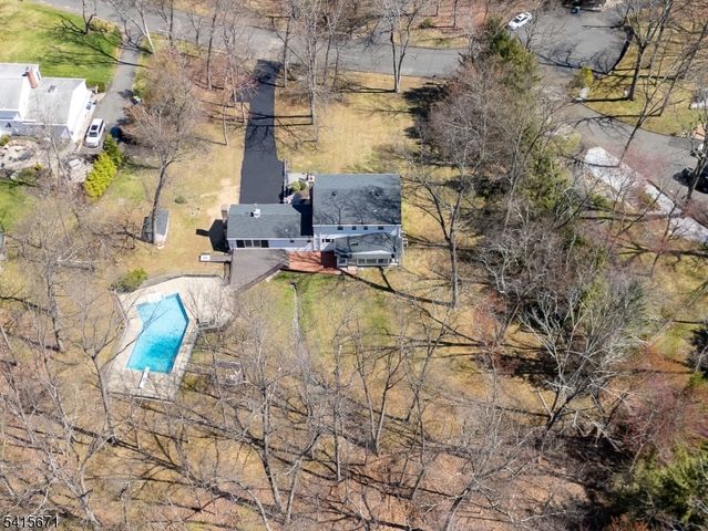54 Robin Glen Rd, Watchung Boro, NJ 07069