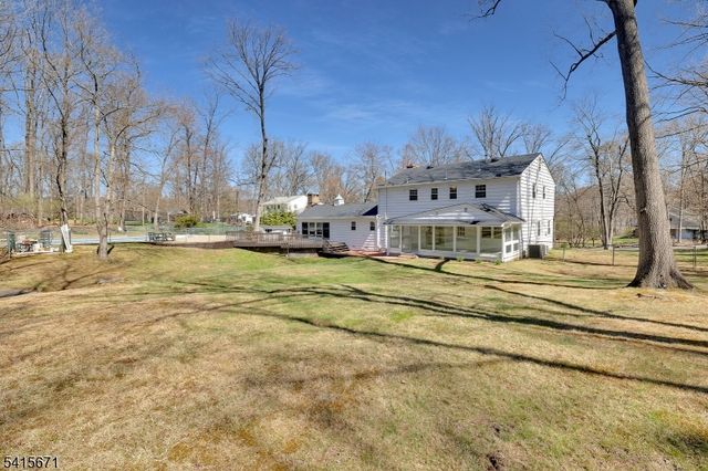 54 Robin Glen Rd, Watchung Boro, NJ 07069