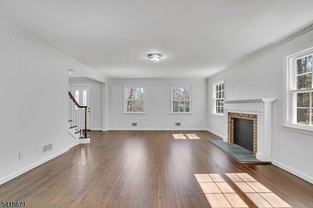 54 Robin Glen Rd, Watchung Boro, NJ 07069