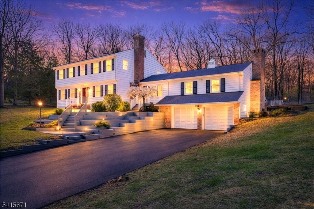 54 Robin Glen Rd, Watchung Boro, NJ 07069