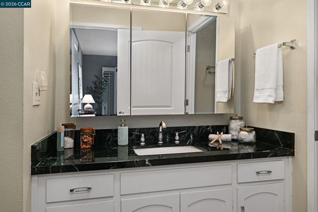 2233 Pine Knoll Dr 4, Walnut Creek, CA 94595