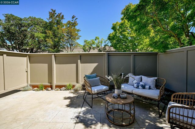 2233 Pine Knoll Dr 4, Walnut Creek, CA 94595