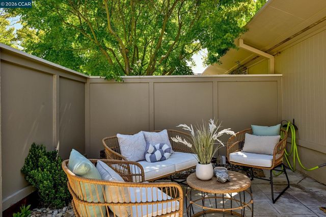 2233 Pine Knoll Dr 4, Walnut Creek, CA 94595