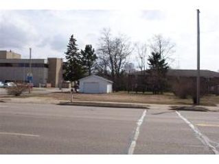 1328 ROYALTON STREET, Waupaca, WI 54981