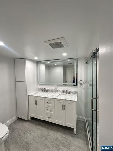200 Grand Cove Way 3H, Edgewater, NJ 07020