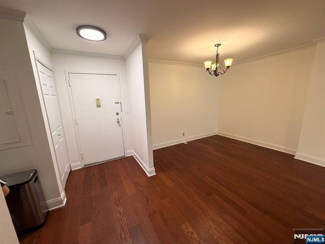 200 Grand Cove Way 3H, Edgewater, NJ 07020