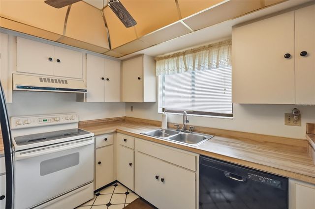 3500 EL CONQUISTADOR PARKWAY 332, Bradenton, FL 34210
