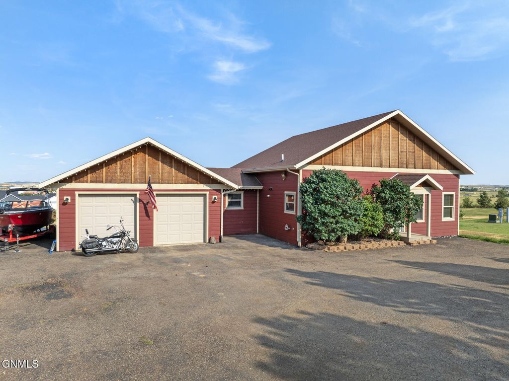 1212 10th Street SW, Watford City, ND 58854 photo 2