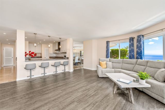 1906 Alaweo Street, Honolulu, HI 96821