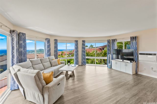 1906 Alaweo Street, Honolulu, HI 96821