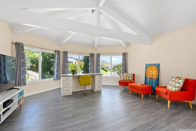 1906 Alaweo Street, Honolulu, HI 96821